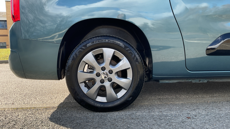 Vauxhall Combo Life 100kW Ultimate XL 50kWh 5dr Auto Electric Estate